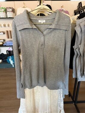 Weekend Los Angeles Ribbed Polo Sweater in Light Gray (BOX 6)